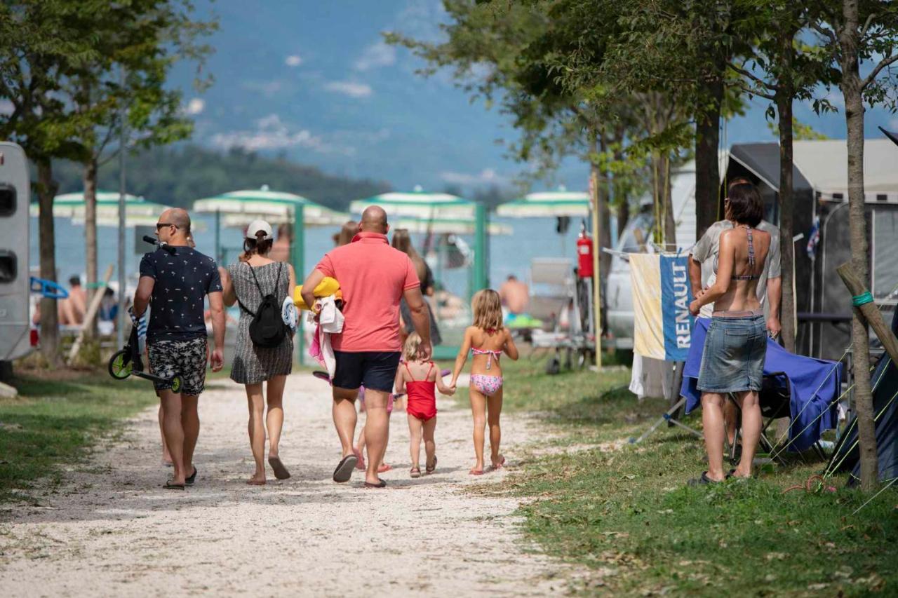Mobilehomes In Pieve Vecchia - Norditalienische Seen 22044 Manerba del Garda Ngoại thất bức ảnh